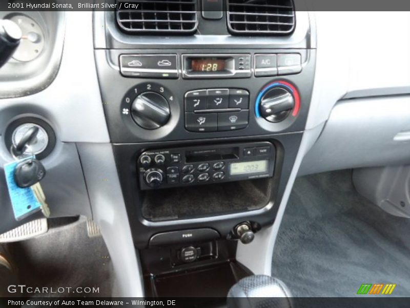 Brilliant Silver / Gray 2001 Hyundai Sonata