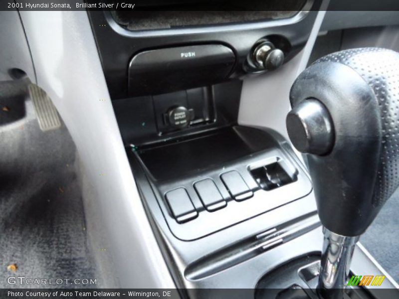 Brilliant Silver / Gray 2001 Hyundai Sonata