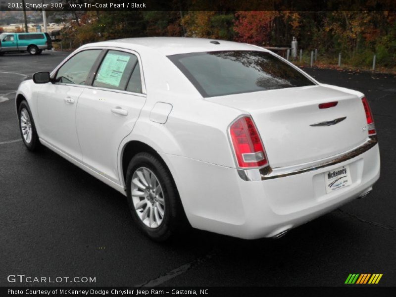 Ivory Tri-Coat Pearl / Black 2012 Chrysler 300