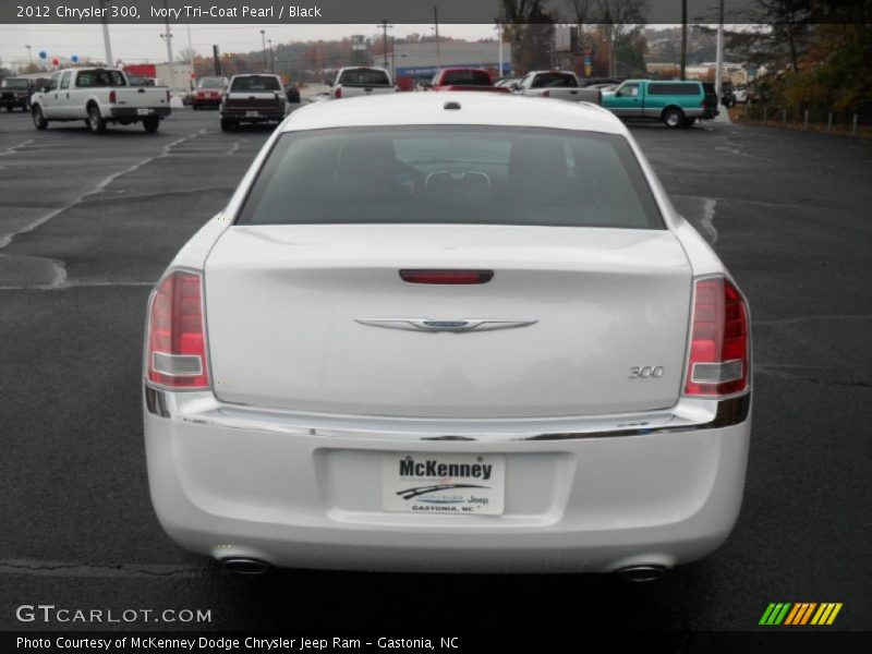 Ivory Tri-Coat Pearl / Black 2012 Chrysler 300