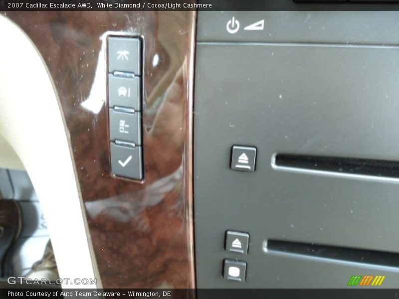 White Diamond / Cocoa/Light Cashmere 2007 Cadillac Escalade AWD
