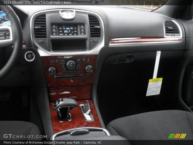 Ivory Tri-Coat Pearl / Black 2012 Chrysler 300