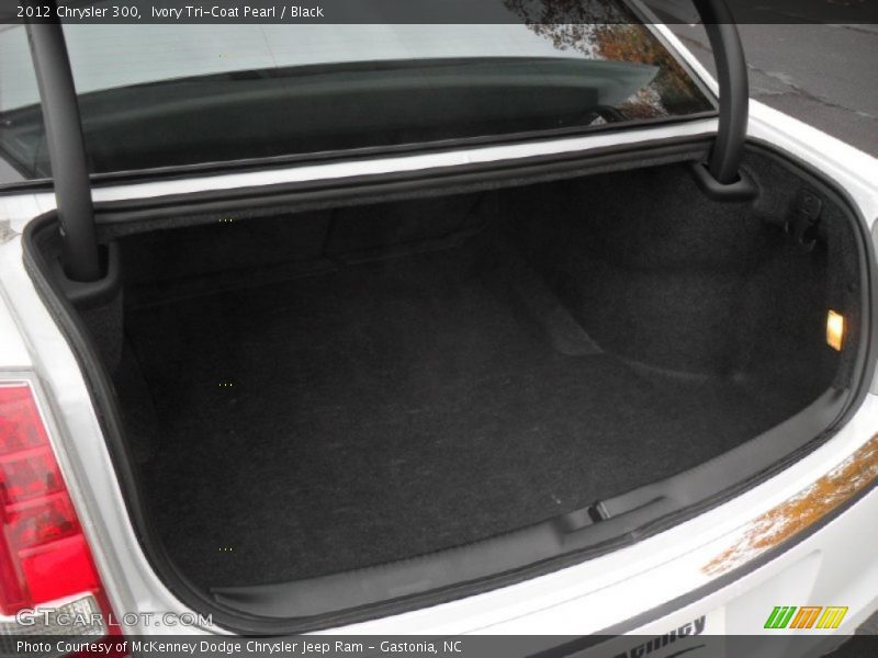 Ivory Tri-Coat Pearl / Black 2012 Chrysler 300
