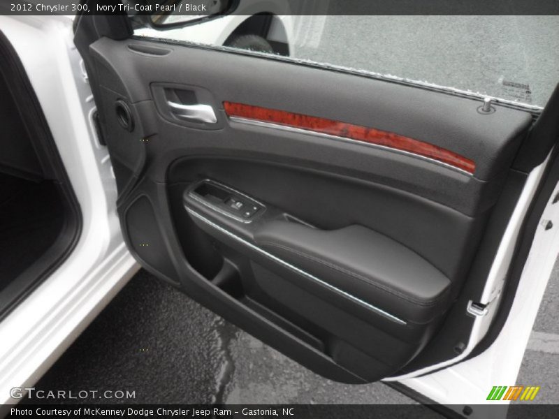 Ivory Tri-Coat Pearl / Black 2012 Chrysler 300