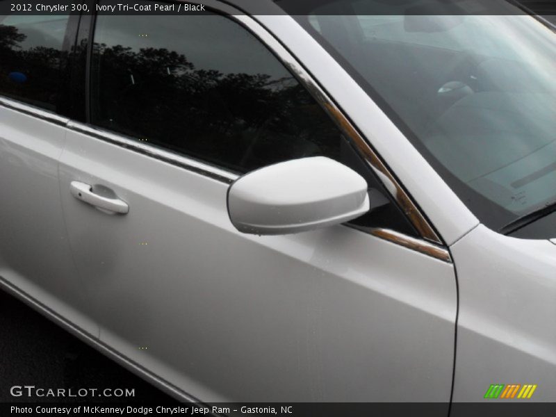 Ivory Tri-Coat Pearl / Black 2012 Chrysler 300