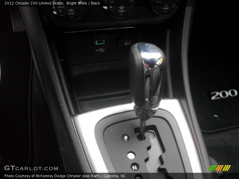 Bright White / Black 2012 Chrysler 200 Limited Sedan