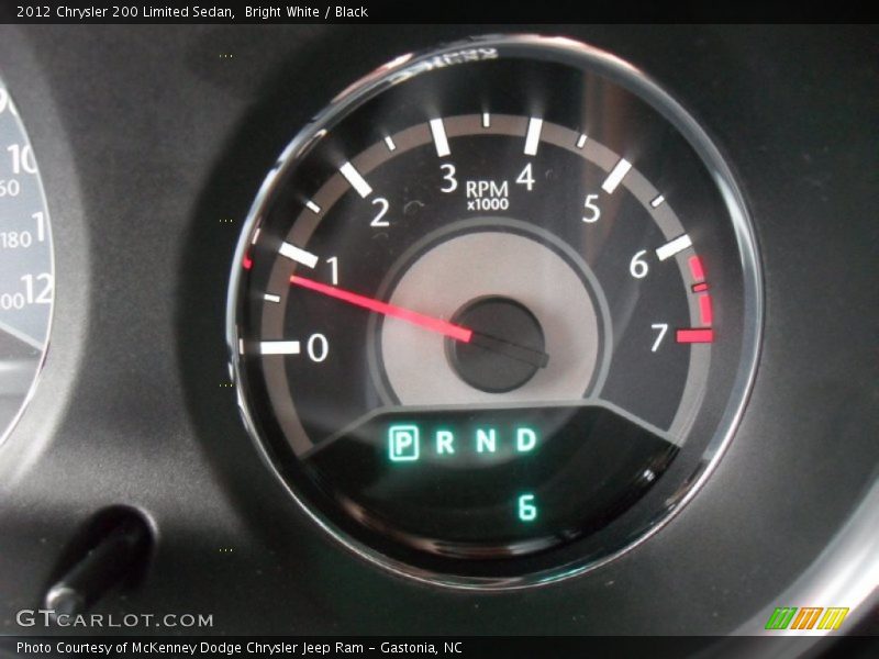 Bright White / Black 2012 Chrysler 200 Limited Sedan