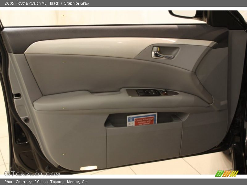 Black / Graphite Gray 2005 Toyota Avalon XL