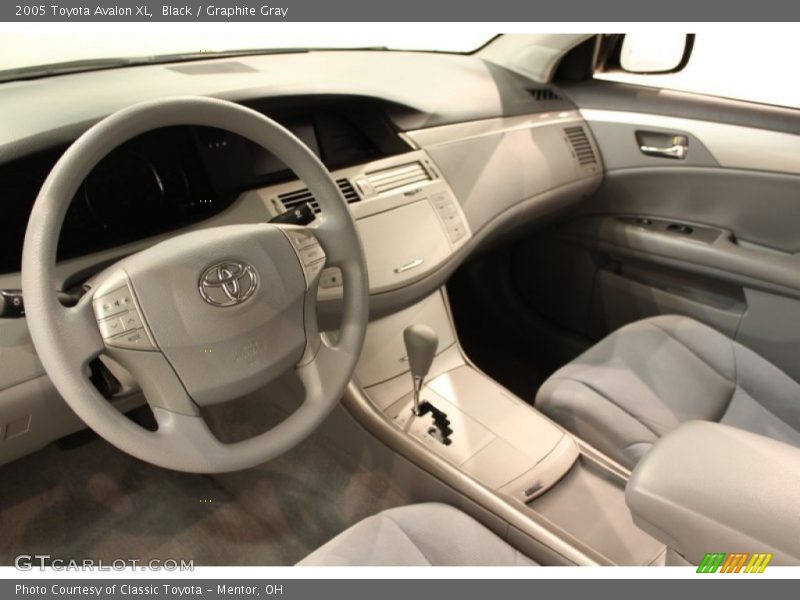Black / Graphite Gray 2005 Toyota Avalon XL