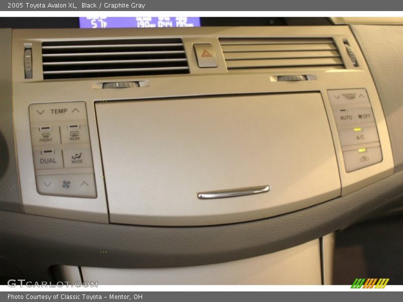 Black / Graphite Gray 2005 Toyota Avalon XL