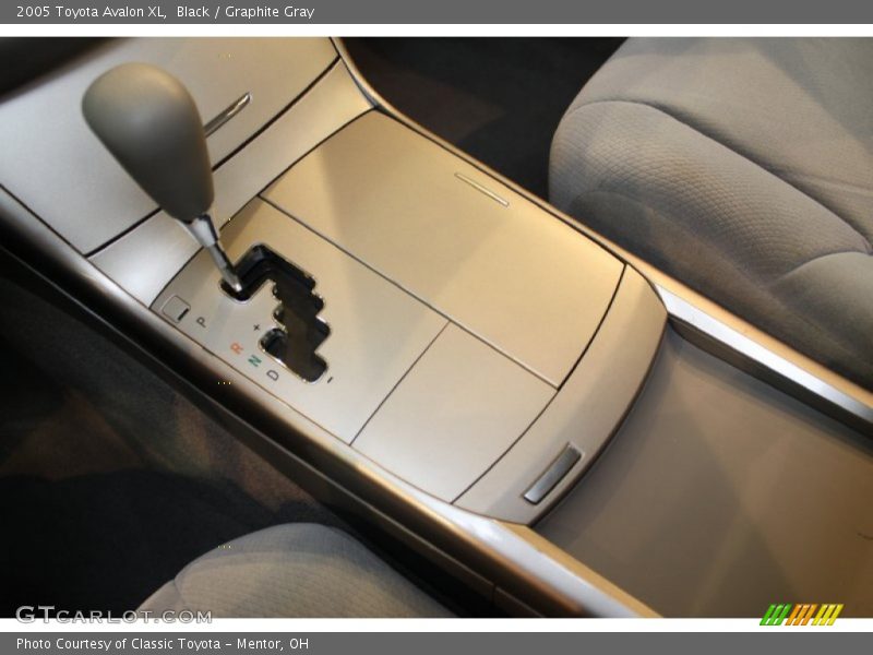 Black / Graphite Gray 2005 Toyota Avalon XL