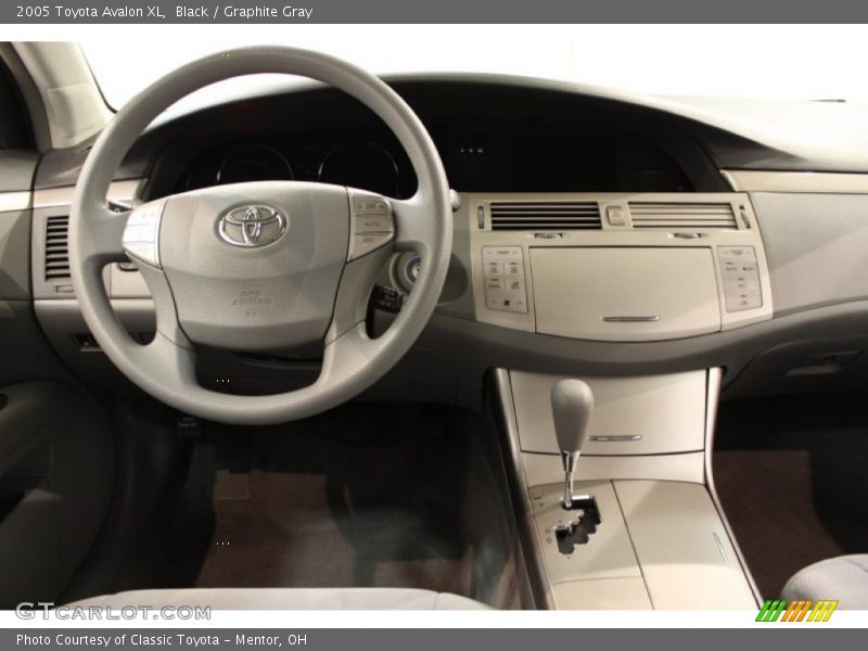 Black / Graphite Gray 2005 Toyota Avalon XL