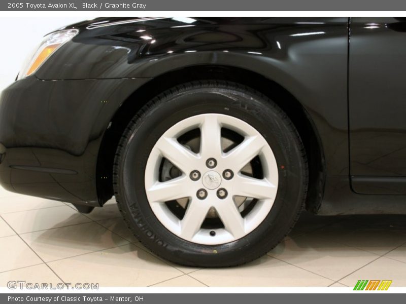 Black / Graphite Gray 2005 Toyota Avalon XL