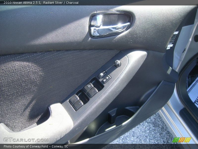 Radiant Silver / Charcoal 2010 Nissan Altima 2.5 S