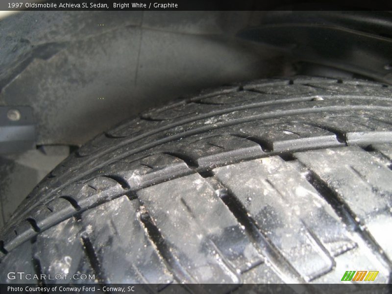 Bright White / Graphite 1997 Oldsmobile Achieva SL Sedan