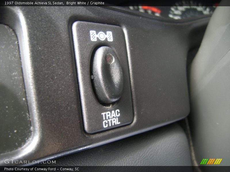 Bright White / Graphite 1997 Oldsmobile Achieva SL Sedan