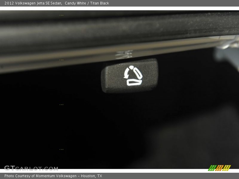 Candy White / Titan Black 2012 Volkswagen Jetta SE Sedan