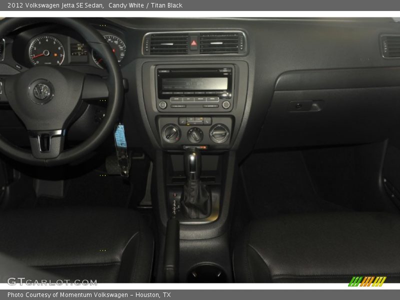 Candy White / Titan Black 2012 Volkswagen Jetta SE Sedan