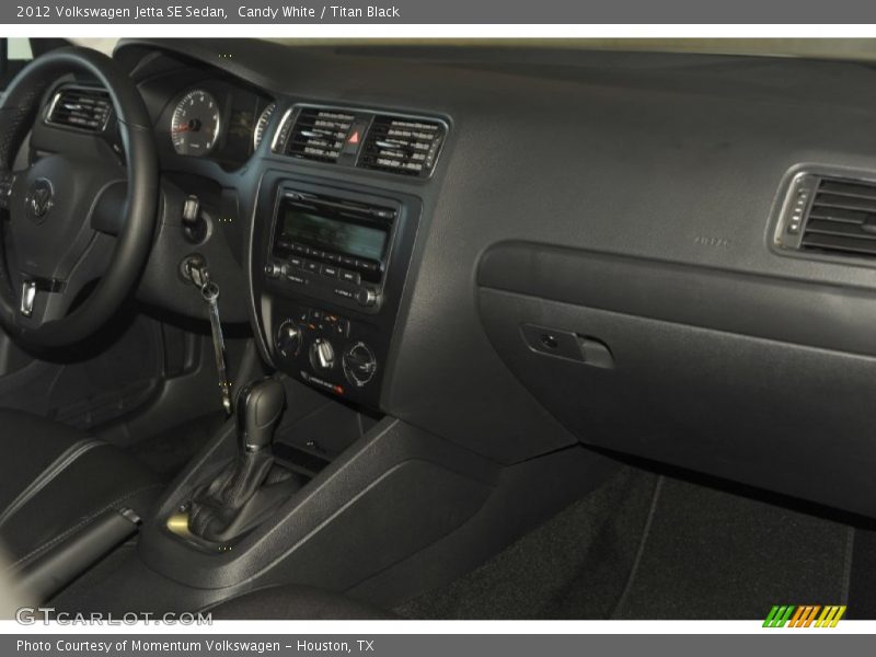 Candy White / Titan Black 2012 Volkswagen Jetta SE Sedan