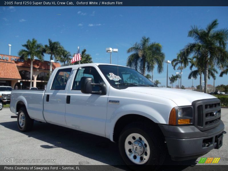 Oxford White / Medium Flint 2005 Ford F250 Super Duty XL Crew Cab