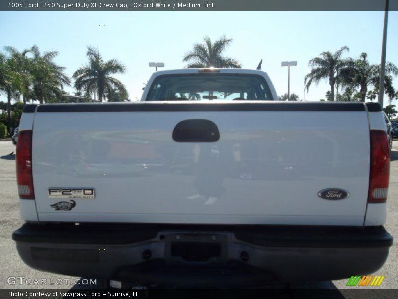 Oxford White / Medium Flint 2005 Ford F250 Super Duty XL Crew Cab