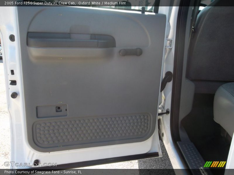 Oxford White / Medium Flint 2005 Ford F250 Super Duty XL Crew Cab
