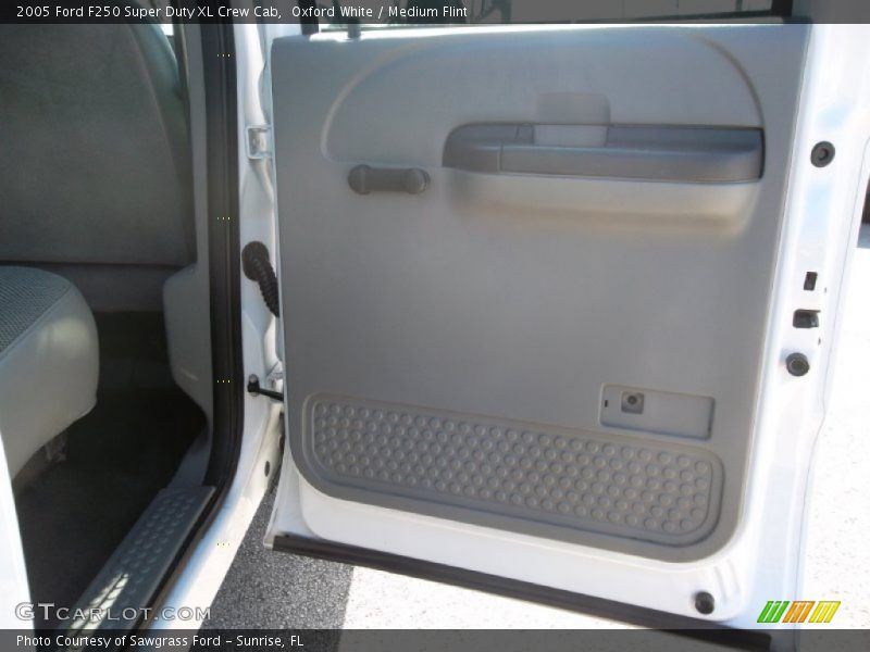 Oxford White / Medium Flint 2005 Ford F250 Super Duty XL Crew Cab