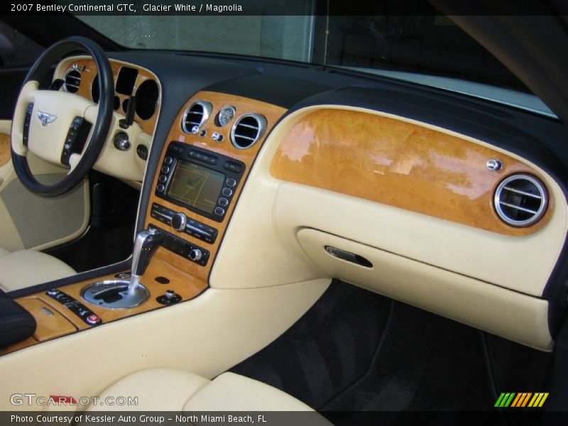 Dashboard of 2007 Continental GTC 