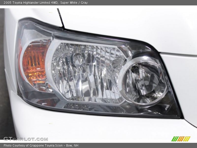 Super White / Gray 2005 Toyota Highlander Limited 4WD