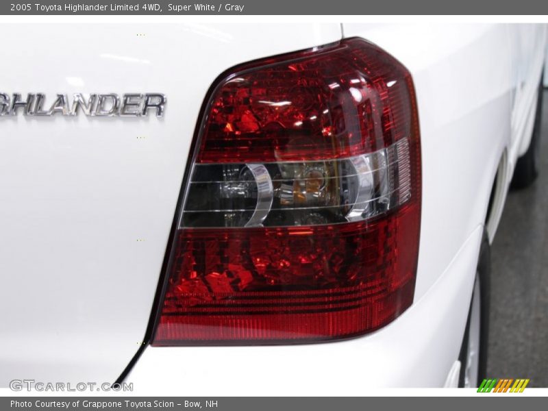 Super White / Gray 2005 Toyota Highlander Limited 4WD