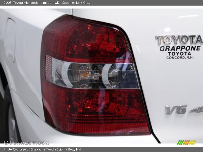Super White / Gray 2005 Toyota Highlander Limited 4WD