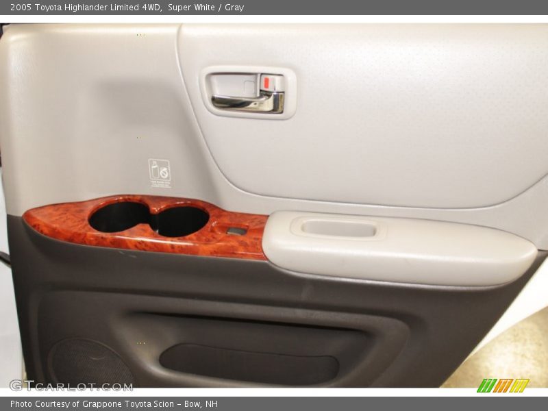 Super White / Gray 2005 Toyota Highlander Limited 4WD