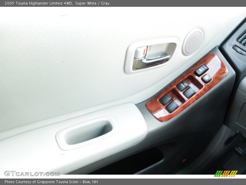 Super White / Gray 2005 Toyota Highlander Limited 4WD