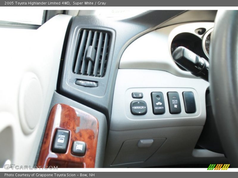 Super White / Gray 2005 Toyota Highlander Limited 4WD