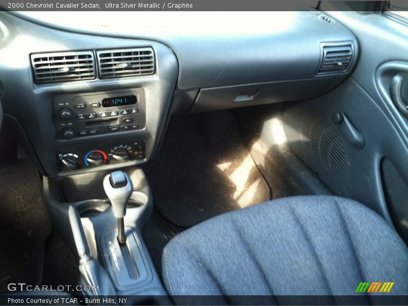Ultra Silver Metallic / Graphite 2000 Chevrolet Cavalier Sedan
