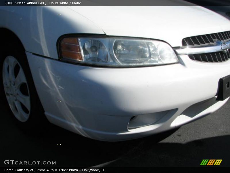 Cloud White / Blond 2000 Nissan Altima GXE