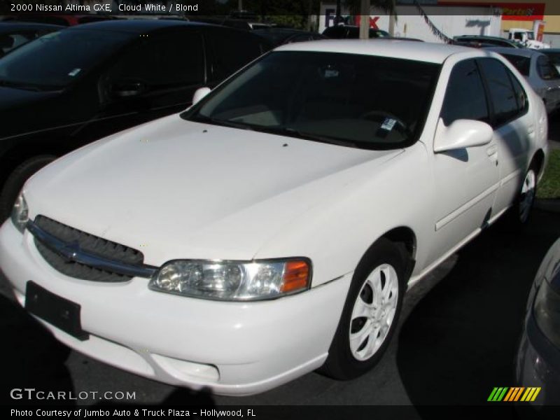 Cloud White / Blond 2000 Nissan Altima GXE