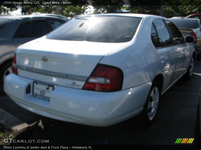 Cloud White / Blond 2000 Nissan Altima GXE