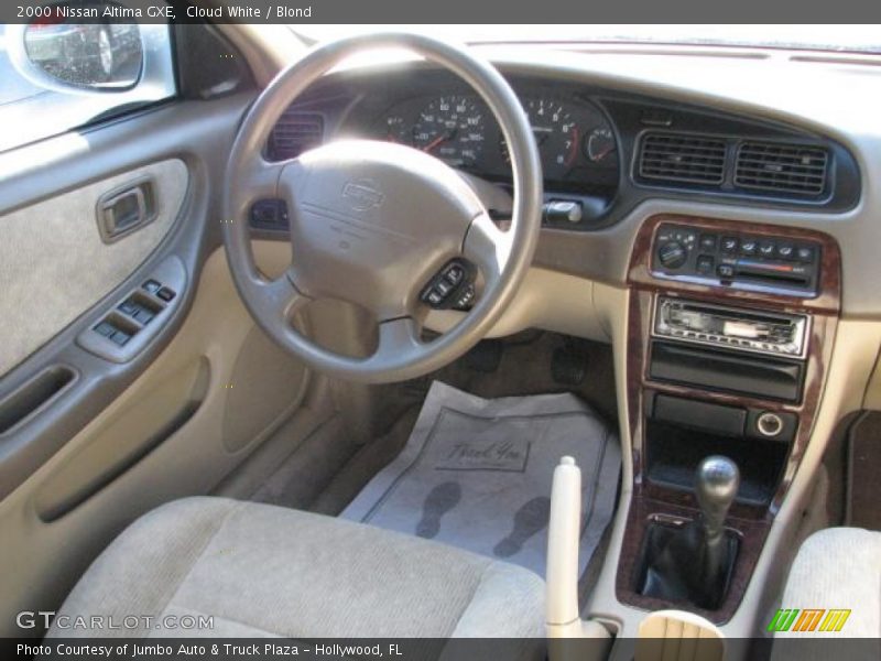 Cloud White / Blond 2000 Nissan Altima GXE