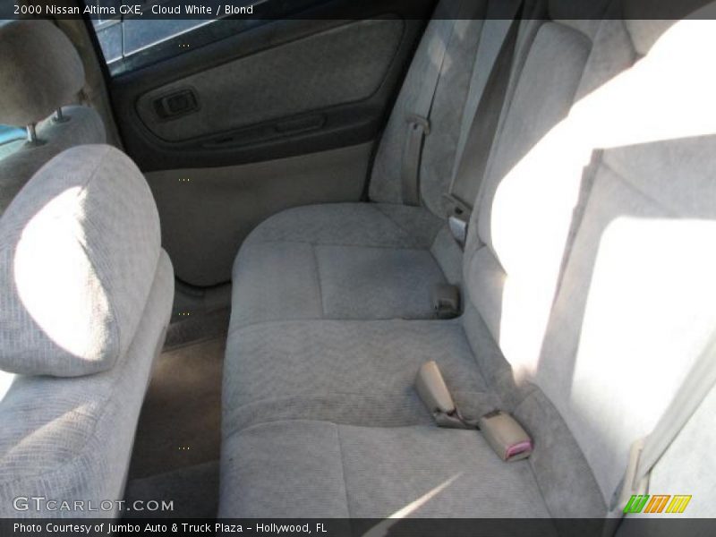 Cloud White / Blond 2000 Nissan Altima GXE
