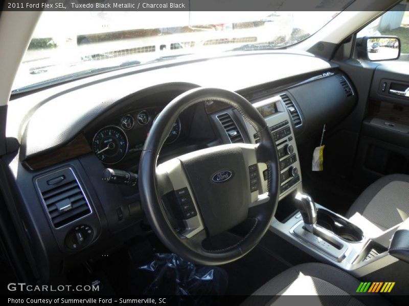 Tuxedo Black Metallic / Charcoal Black 2011 Ford Flex SEL