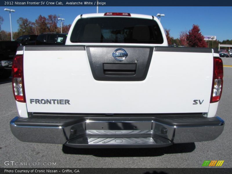 Avalanche White / Beige 2012 Nissan Frontier SV Crew Cab