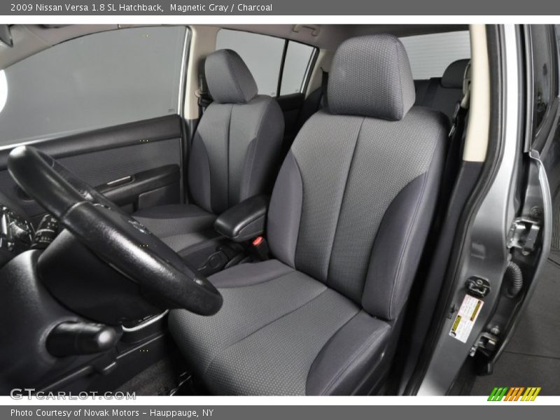  2009 Versa 1.8 SL Hatchback Charcoal Interior