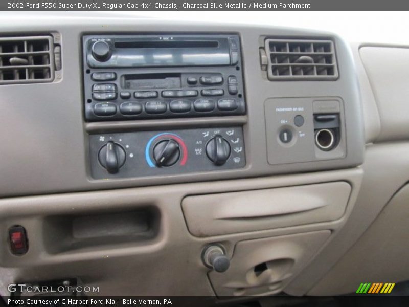 Controls of 2002 F550 Super Duty XL Regular Cab 4x4 Chassis