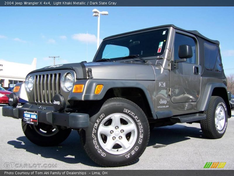 Light Khaki Metallic / Dark Slate Gray 2004 Jeep Wrangler X 4x4