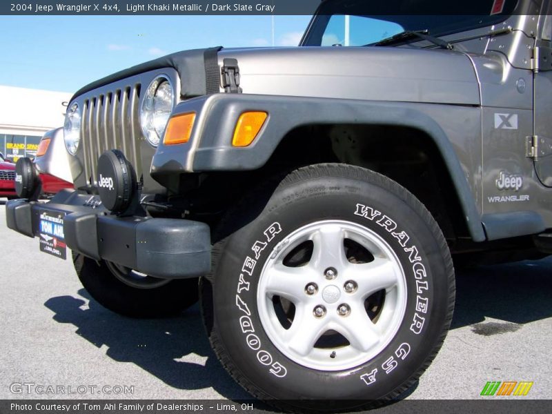 Light Khaki Metallic / Dark Slate Gray 2004 Jeep Wrangler X 4x4