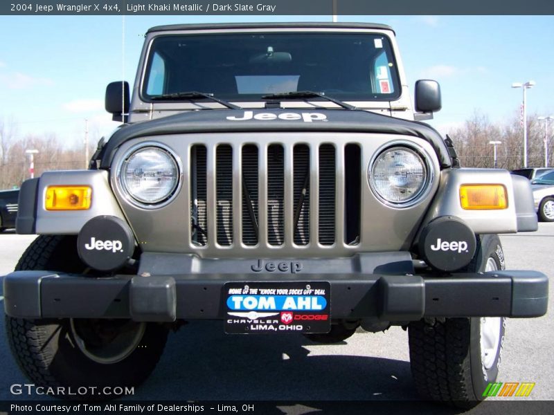 Light Khaki Metallic / Dark Slate Gray 2004 Jeep Wrangler X 4x4