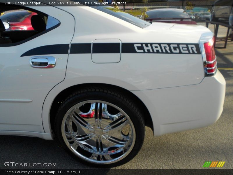 Cool Vanilla / Dark Slate Gray/Light Graystone 2006 Dodge Charger SE