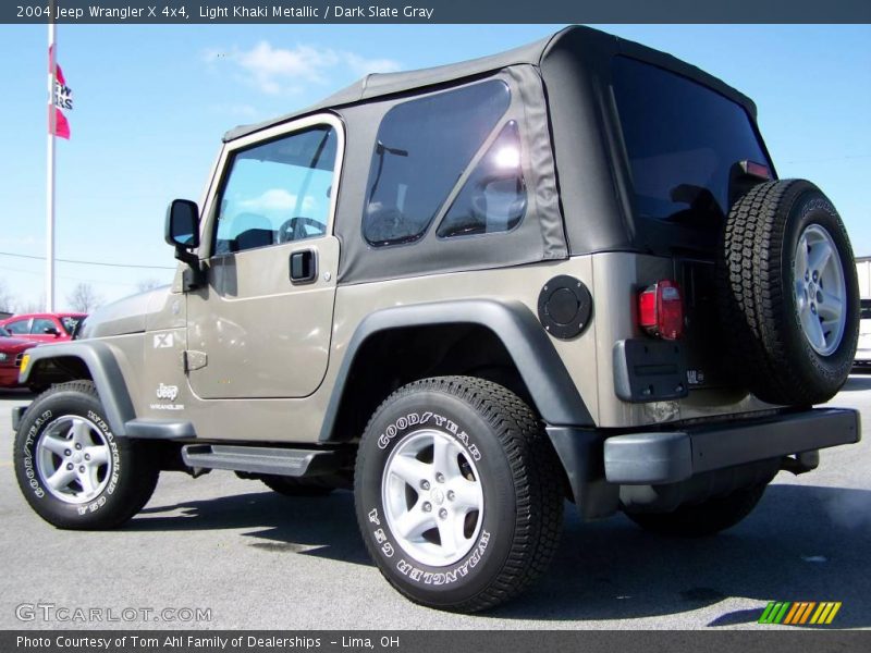Light Khaki Metallic / Dark Slate Gray 2004 Jeep Wrangler X 4x4