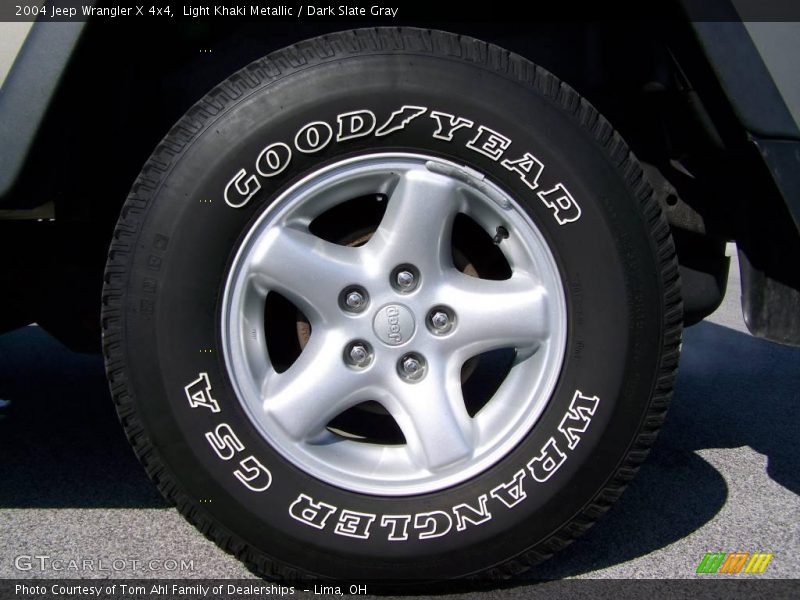 Light Khaki Metallic / Dark Slate Gray 2004 Jeep Wrangler X 4x4